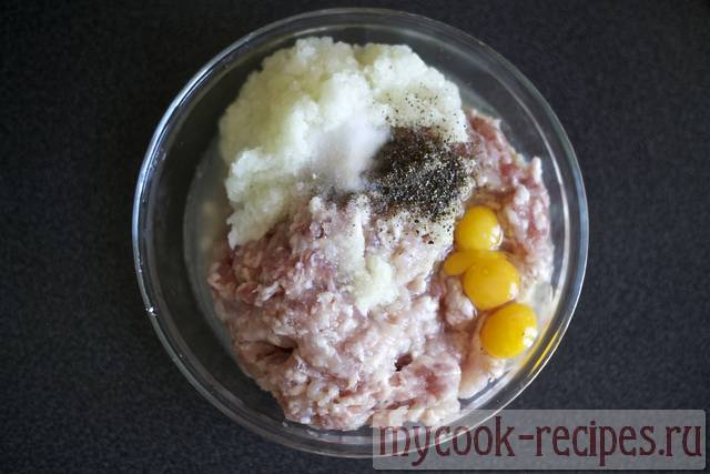 add to mincemeat egg and onions The vegetable marrows stuffed with meat and tomatoes, Add egg to mincemeat and onions
