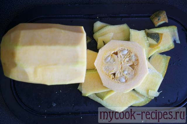 cut a vegetable marrow on rings The vegetable marrows stuffed with meat and tomatoes, Cut a vegetable marrow on rings