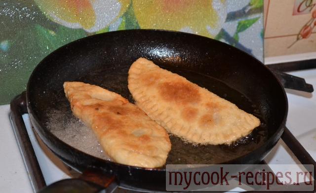 Чебуреки с золотистой корочкой Чебуреки с золотистой корочкой