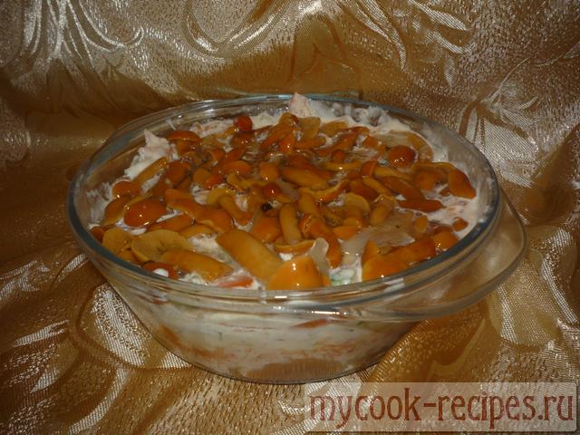 Салат с маринованными опятами