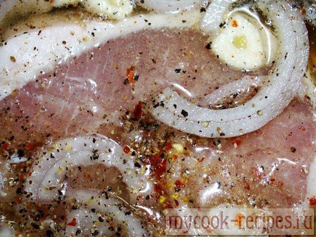 Onions and garlic pickle in beer with meat Onions and garlic pickle in beer with meat
