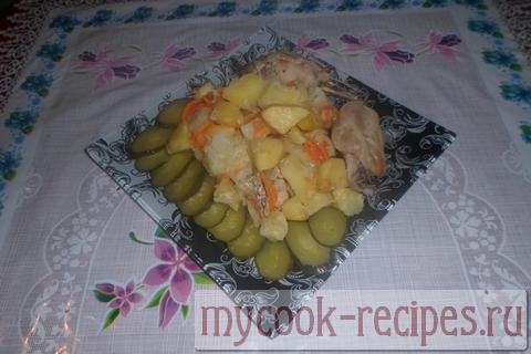 Готовое блюдо на тарелке Готовое блюдо на тарелке